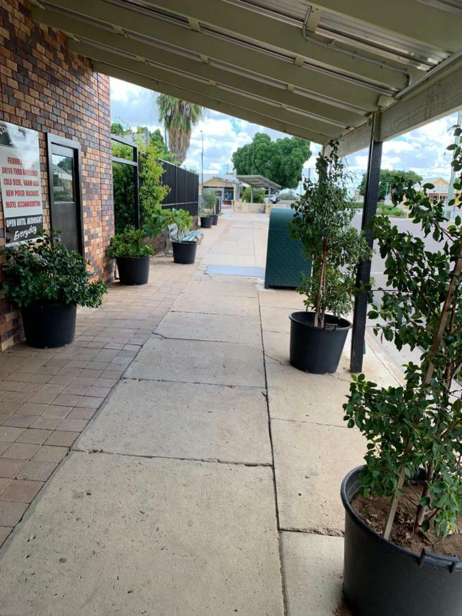 Longreach Most Central Motel מראה חיצוני תמונה